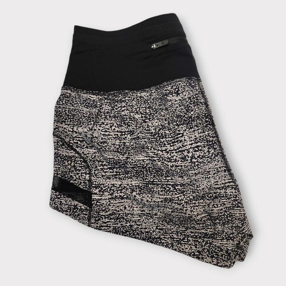 Size 6 - Lululemon Pace Perfect Short (3")